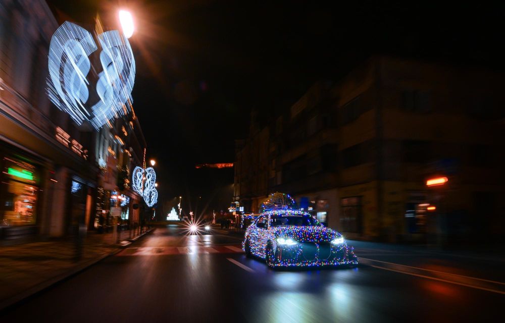 „Elsa” în haine de sărbătoare: BMW i4 Racing testat de Moș Crăciun pe străzile din Brașov - Poza 26