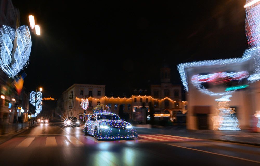 „Elsa” în haine de sărbătoare: BMW i4 Racing testat de Moș Crăciun pe străzile din Brașov - Poza 27