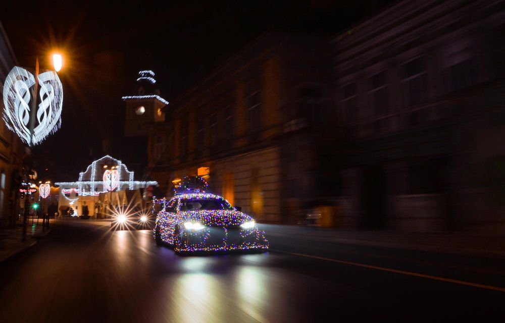 „Elsa” în haine de sărbătoare: BMW i4 Racing testat de Moș Crăciun pe străzile din Brașov - Poza 32