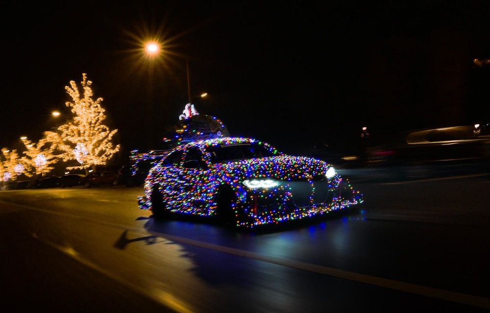 „Elsa” în haine de sărbătoare: BMW i4 Racing testat de Moș Crăciun pe străzile din Brașov - Poza 36