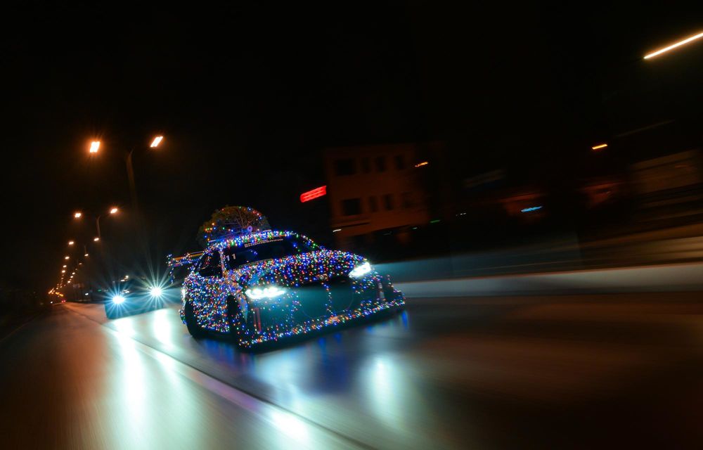 „Elsa” în haine de sărbătoare: BMW i4 Racing testat de Moș Crăciun pe străzile din Brașov - Poza 42