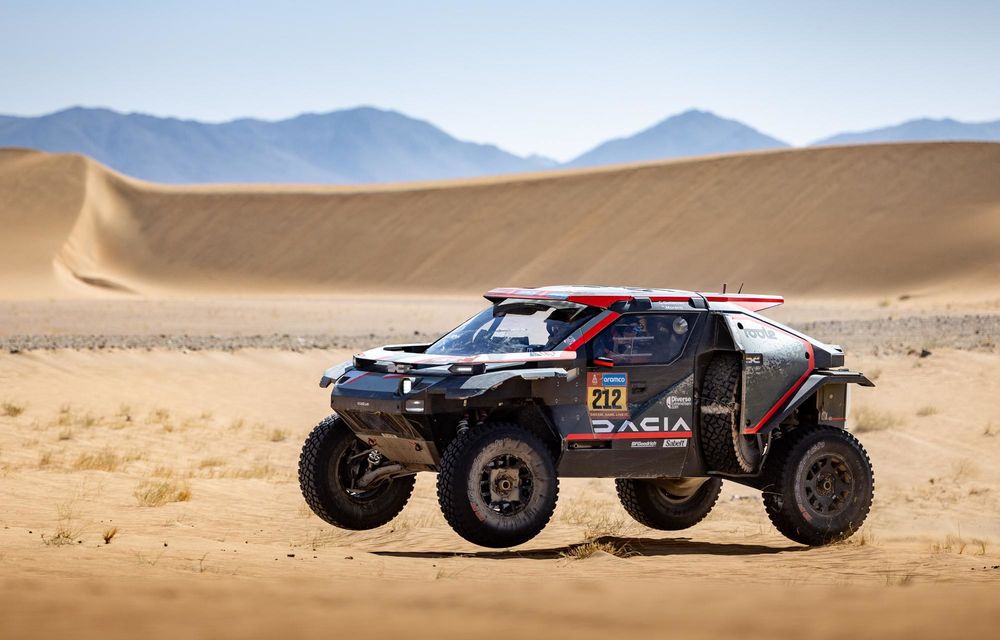 Dakar 2025: Dacia urcă pe locul 2 în prima parte a probei de 48 de ore. Probleme tehnice pentru Loeb - Poza 4