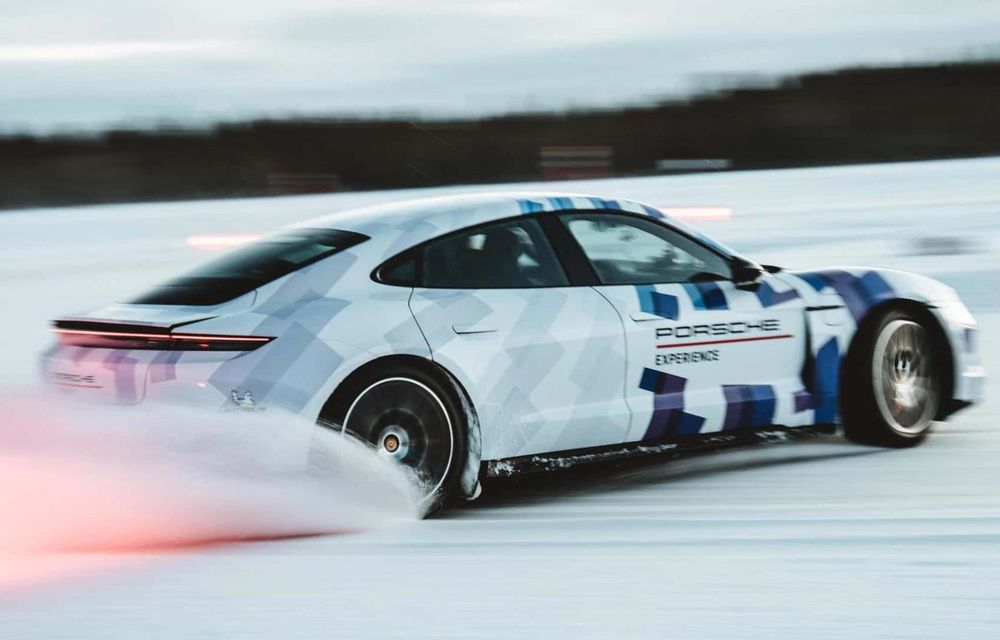 Porsche Taycan a stabilit un nou record: drift de 17 kilometri pe gheață - Poza 1