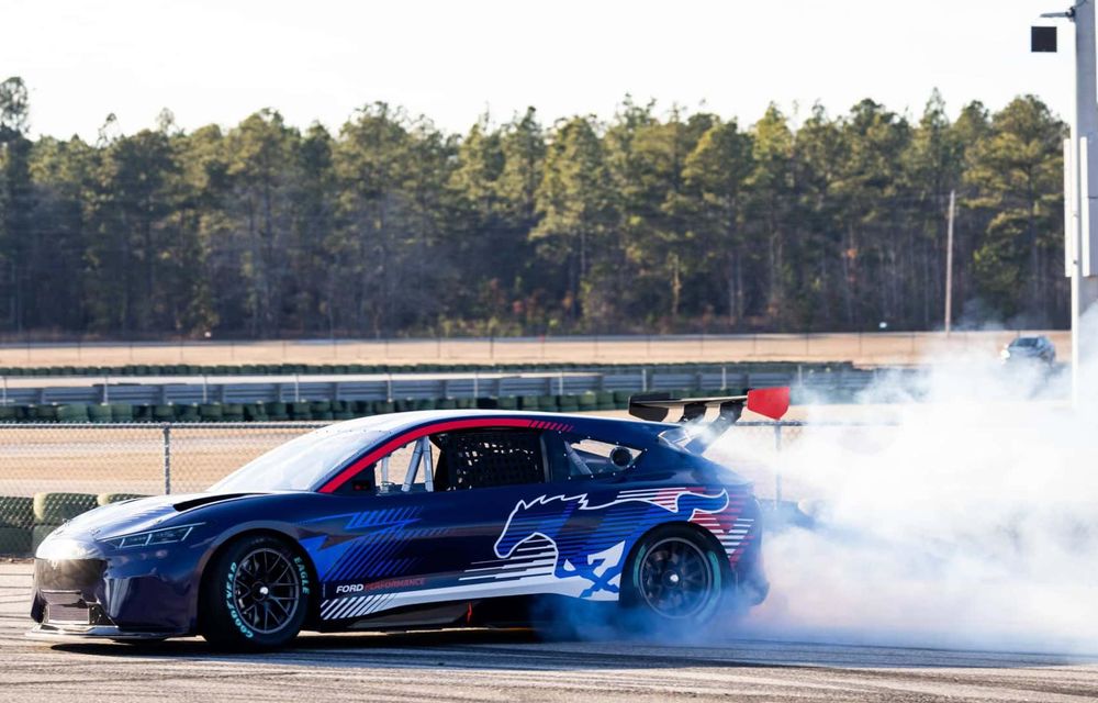 Ford a construit un prototip electric pentru NASCAR, bazat pe Mustang Mach-E - Poza 3