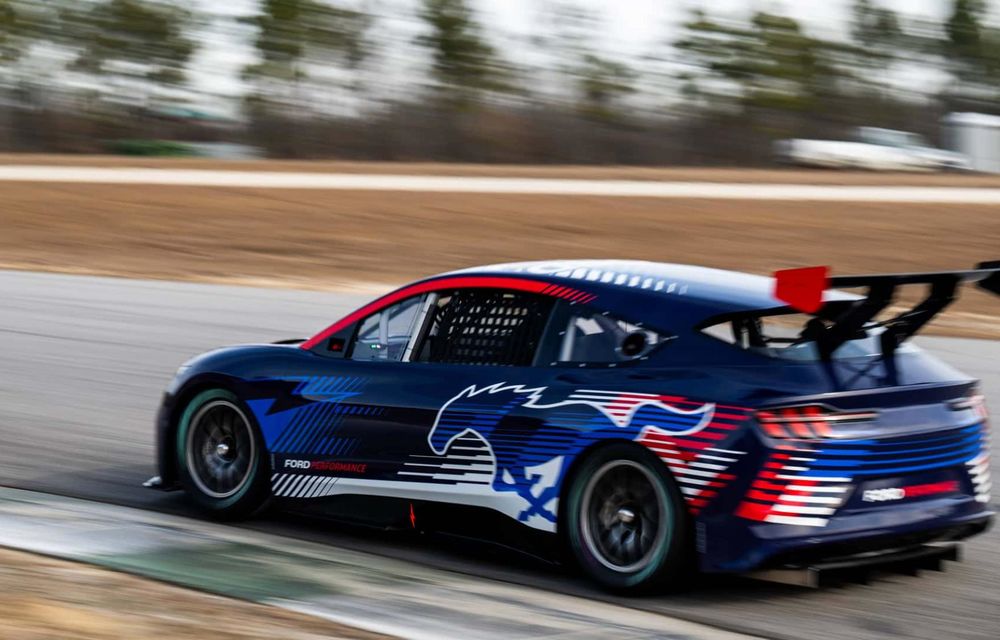 Ford a construit un prototip electric pentru NASCAR, bazat pe Mustang Mach-E - Poza 7