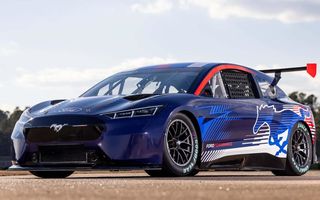 Ford a construit un prototip electric pentru NASCAR, bazat pe Mustang Mach-E