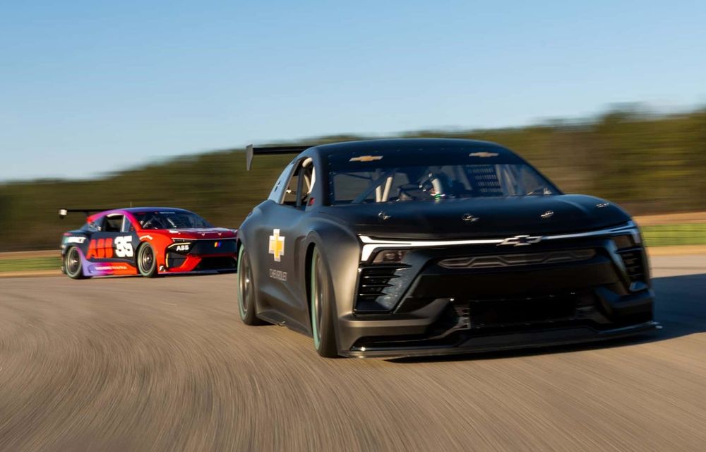 Chevrolet prezintă un prototip electric pentru NASCAR de 1300 CP - Poza 4