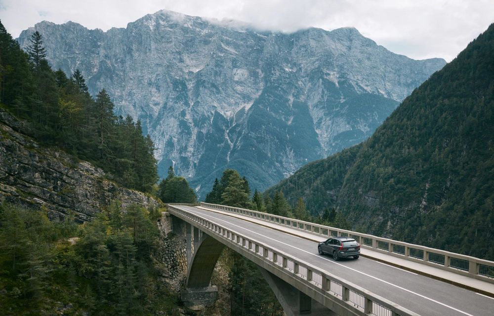 Noul Volvo XC60 facelift: sistem multimedia mai rapid și materiale noi la interior - Poza 3