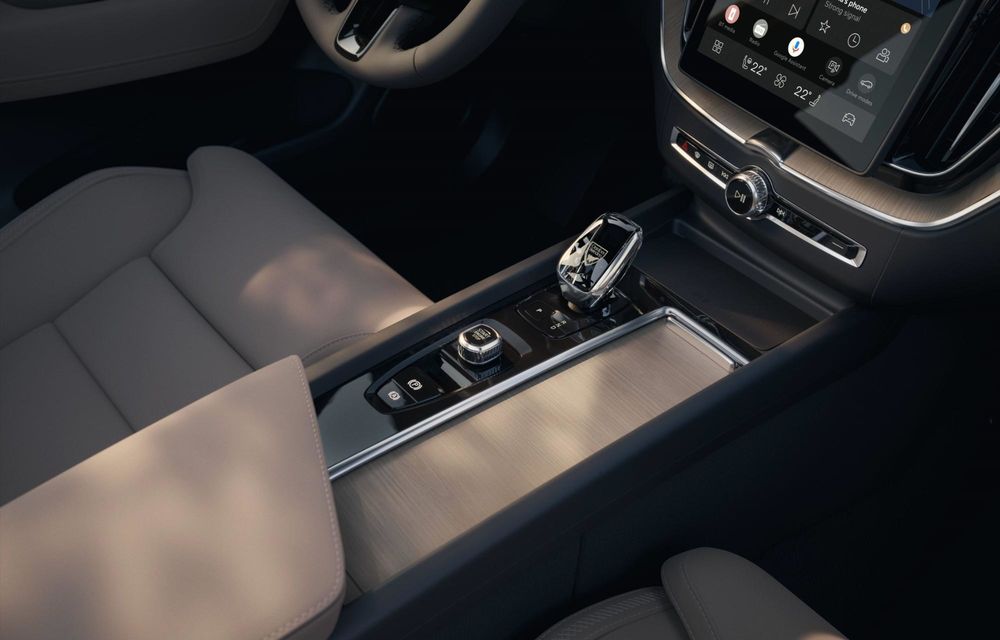 Noul Volvo XC60 facelift: sistem multimedia mai rapid și materiale noi la interior - Poza 17