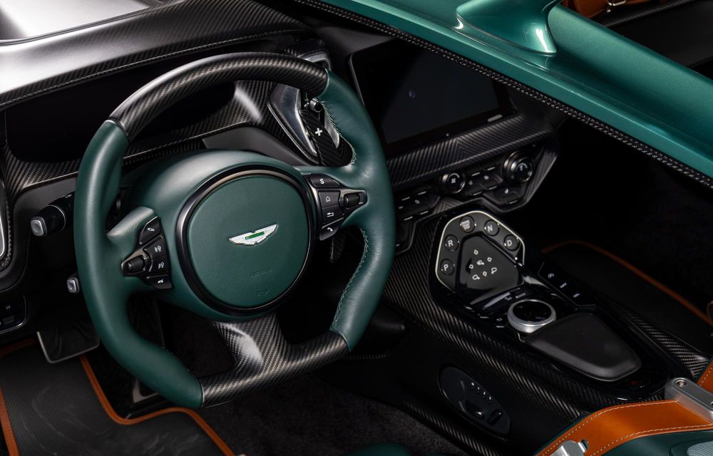 Unul dintre cele 88 de exemplare Aston Martin V12 Speedster a intrat în Galeria Țiriac Collection - Poza 6