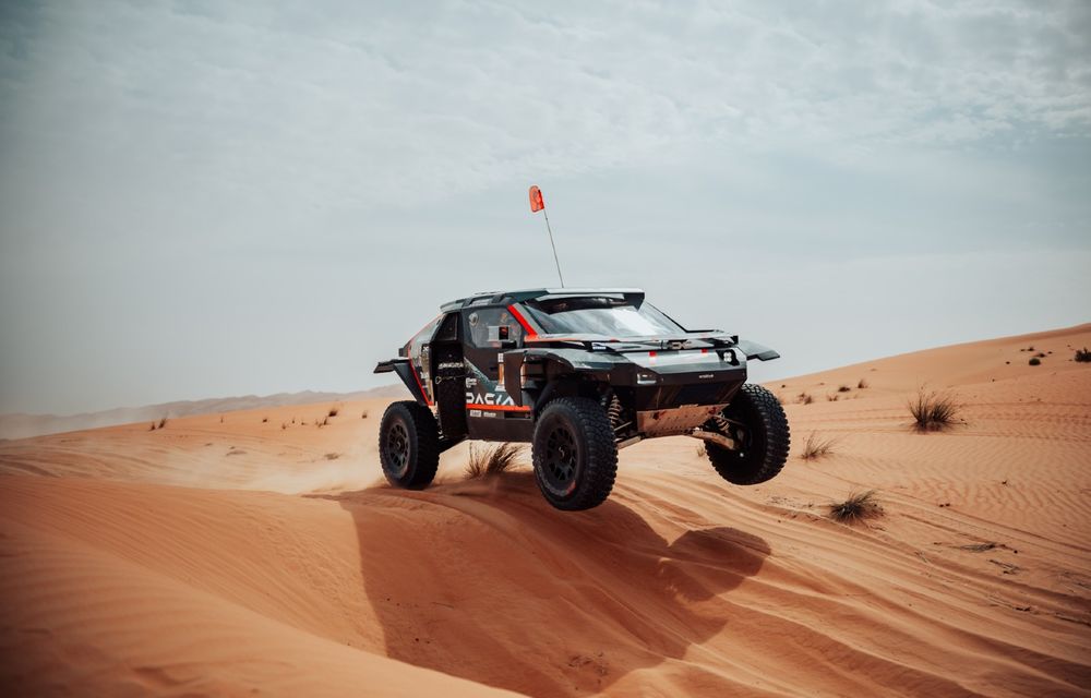 Dacia Sandriders la Abu Dhabi Desert Challenge: Nasser Al-Attiyah preia conducerea raliului - Poza 1