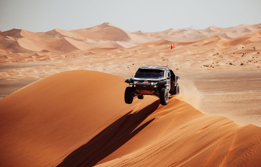 Dacia Sandriders la Abu Dhabi Desert Challenge: Al-Attiyah, locul 3 pe probă. Loeb abandonează - Poza 1