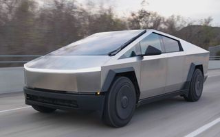 Tesla: 47.000 de modele Cybertruck rechemate din cauza unui panou exterior care poate cădea