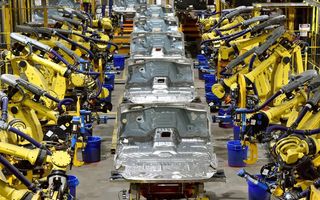 Producția auto mondială va scădea cu 1.5 milioane de mașini din cauza tarifelor lui Trump