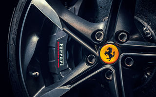 Ferrari amână prezentarea primului său model electric pentru 2026