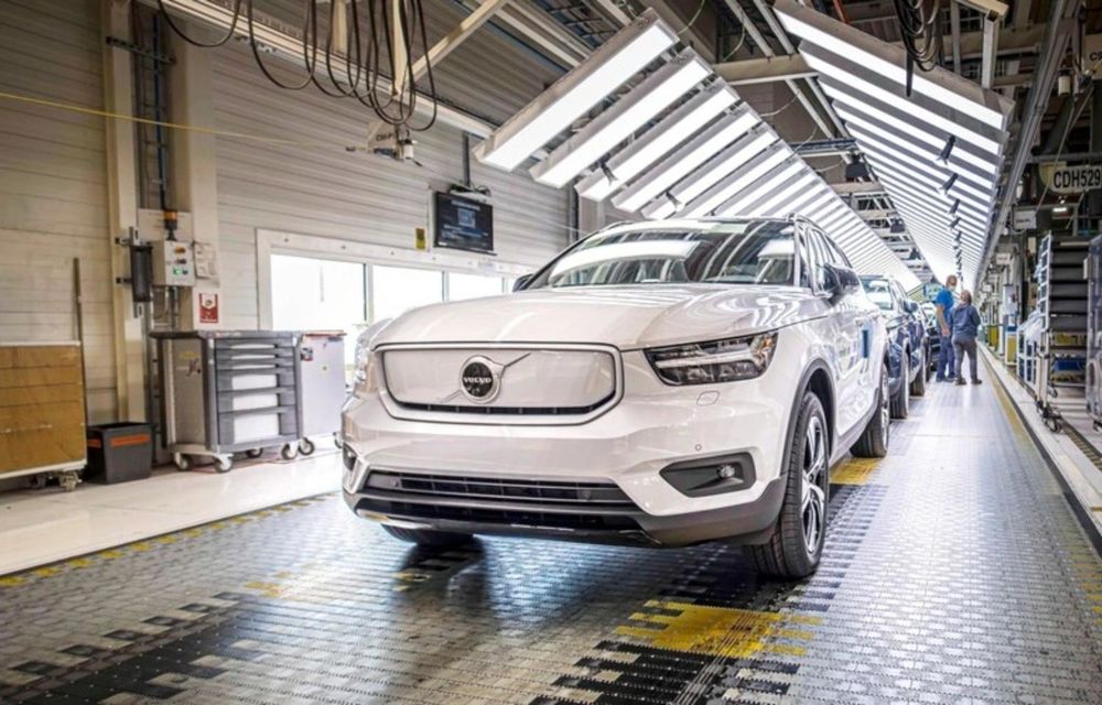 Volvo recheamă în service aproape 500.000 de vehicule din cauza camerei de marșarier - Poza 2