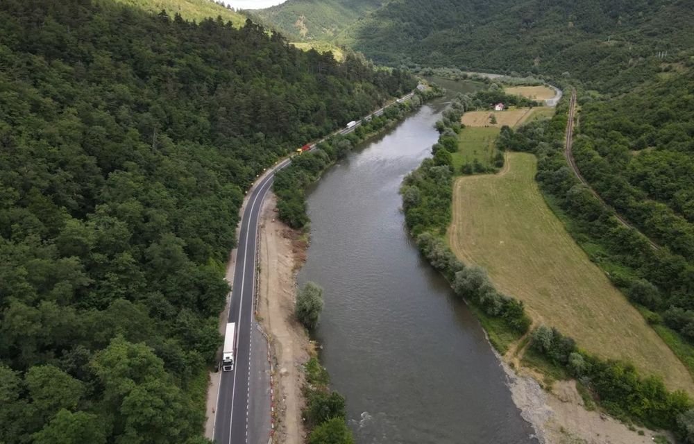 Noi restricții de circulație pe Valea Oltului: lucrări de stabilizare a versantului - Poza 1