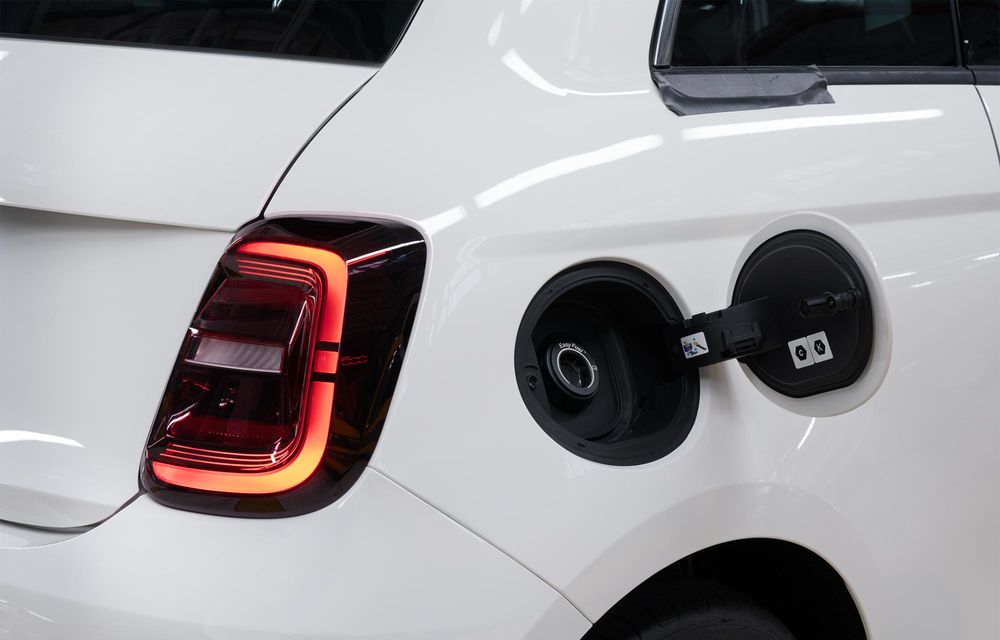 Primele imagini cu noul Fiat 500 Ibrida: debutul producției, la finalul lui 2025 - Poza 7