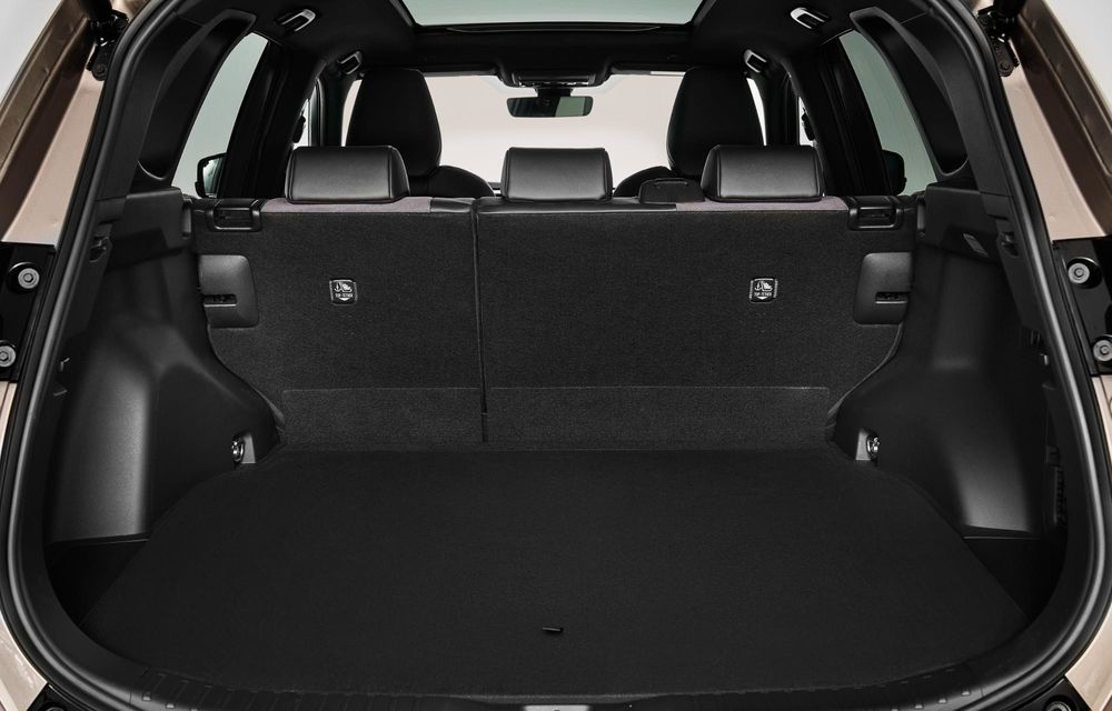 Noua Toyota RAV4 este aici: pentru prima dată, exclusiv cu motoare hibride în Europa - Poza 18