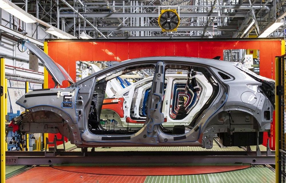 Producția auto din România, scădere de 13% în aprilie - Poza 1