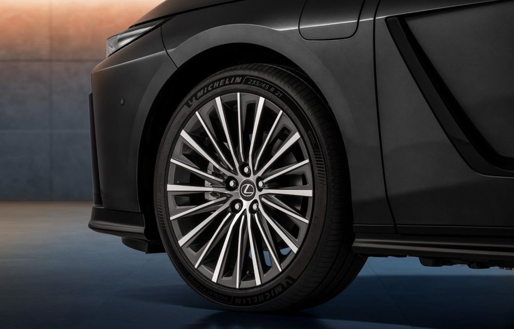 Cu ochii pe Mercedes-Benz, BMW și Audi: noul Lexus ES a debutat în Europa - Poza 15