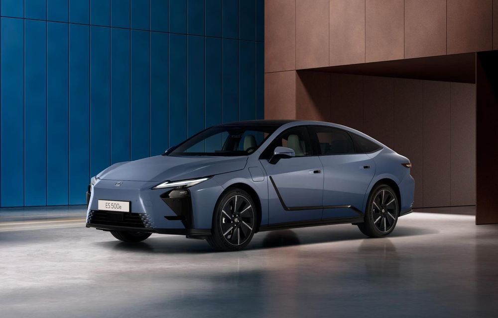 Cu ochii pe Mercedes-Benz, BMW și Audi: noul Lexus ES a debutat în Europa - Poza 1