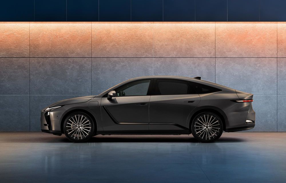Cu ochii pe Mercedes-Benz, BMW și Audi: noul Lexus ES a debutat în Europa - Poza 12