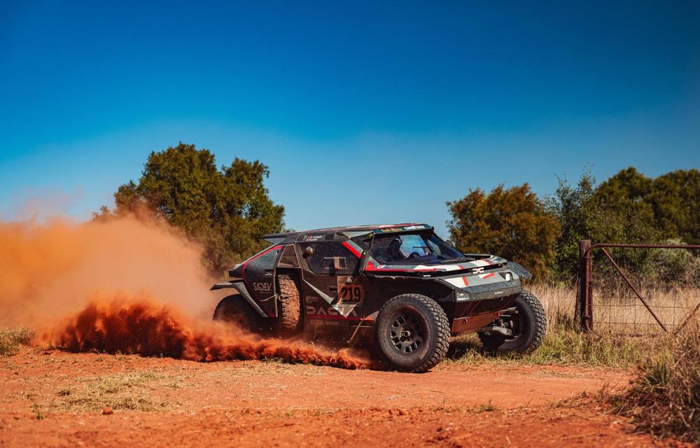 Dacia Sandriders la Raliul Safari Africa de Sud: Sebastien Loeb, noul lider surpriză al raliului - Poza 1