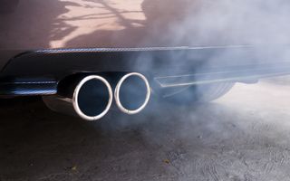 SUA: Guvernul federal anulează interzicerea mașinilor cu motoare termice în California după 2035