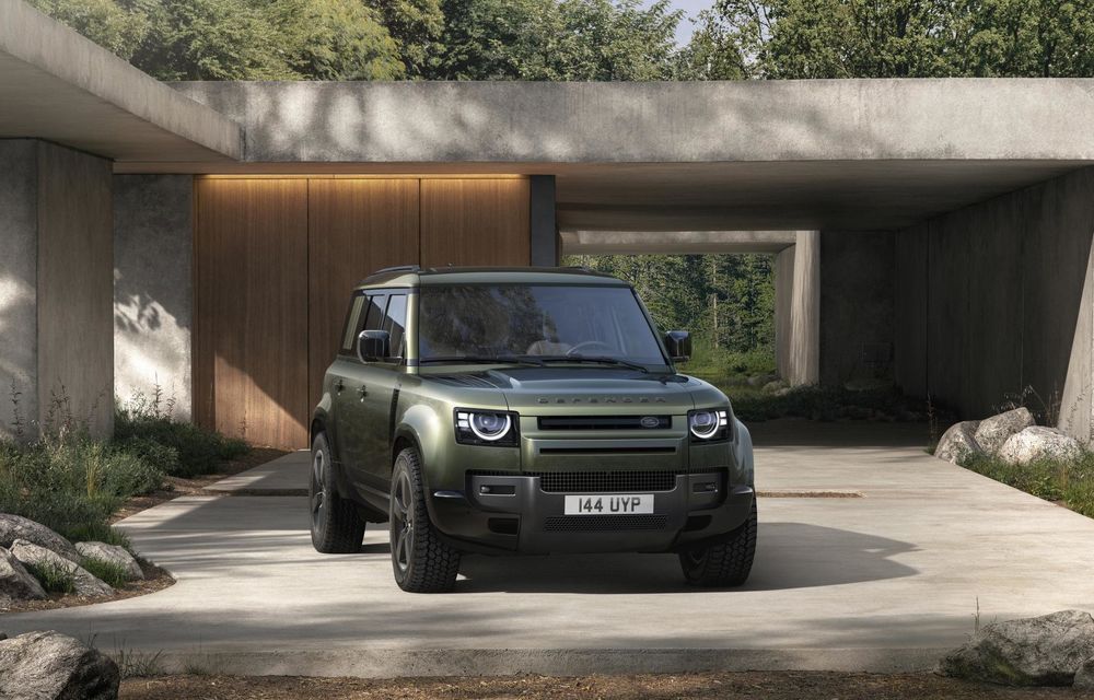 Un nou facelift pentru Land Rover Defender: display central mai mare și culori exterioare noi - Poza 11