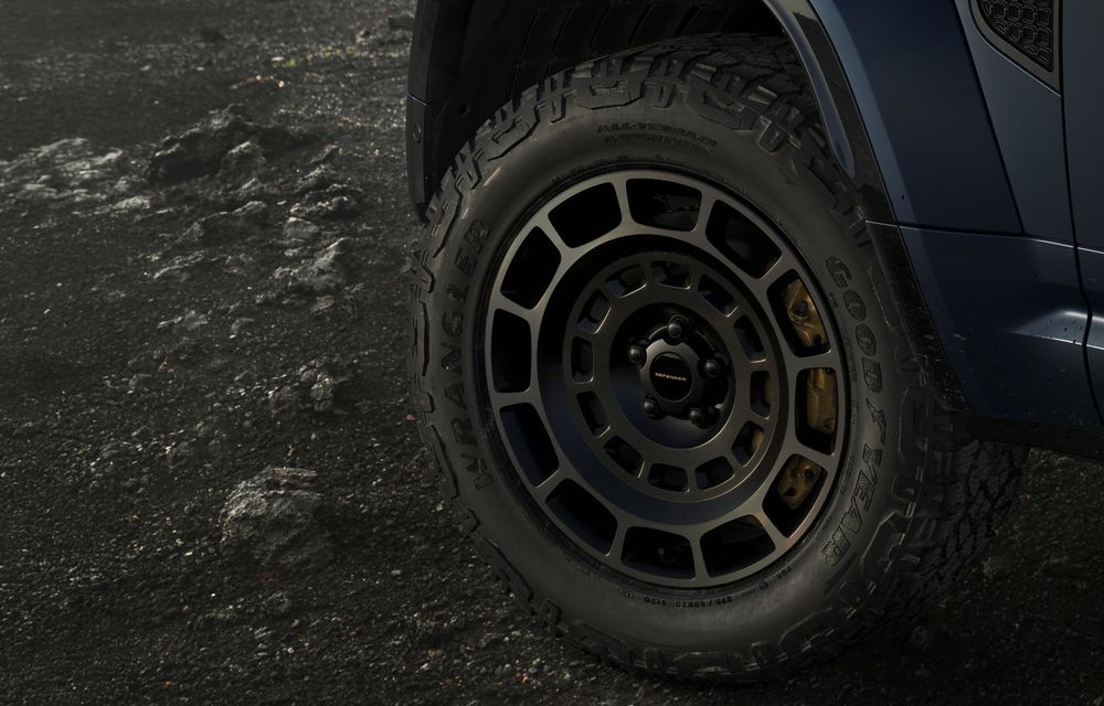 Un nou facelift pentru Land Rover Defender: display central mai mare și culori exterioare noi - Poza 9