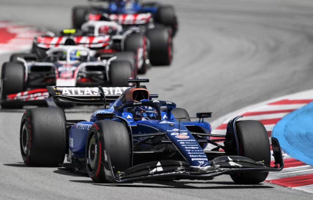 F1: Oscar Piastri câștigă în Spania. Verstappen, penalizat după un acroșaj cu George Russell - Poza 3