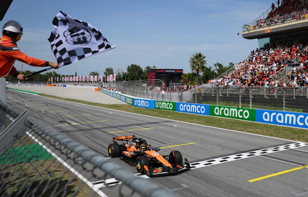 F1: Oscar Piastri câștigă în Spania. Verstappen, penalizat după un acroșaj cu George Russell - Poza 8