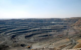 Producătorii auto: Restricțiile Chinei asupra magneților proveniți din pământuri rare ar putea opri producția