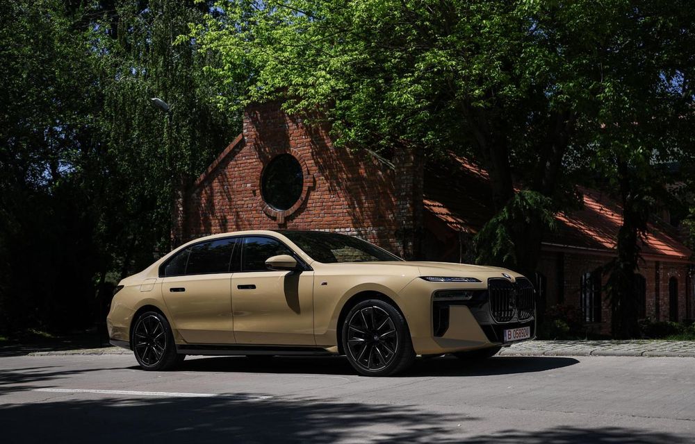 BMW Seria 7 primește o vopsea nouă pentru piața din România - Poza 1