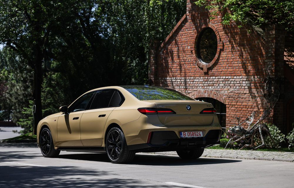 BMW Seria 7 primește o vopsea nouă pentru piața din România - Poza 6