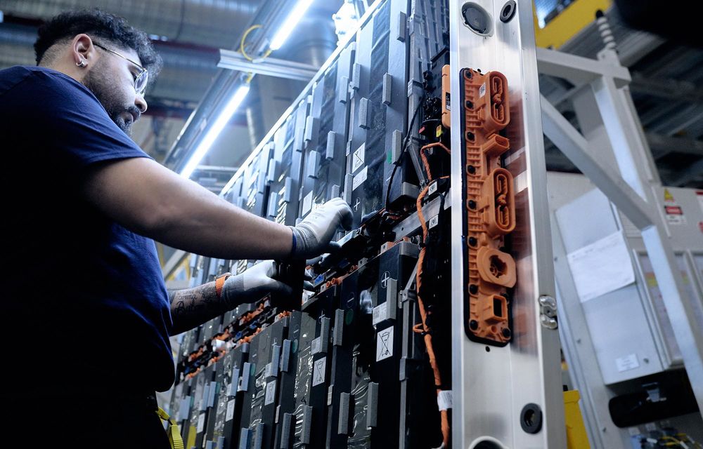 Ford inaugurează o linie de asamblare pentru baterii la Centrul de electrificare din Koln - Poza 7