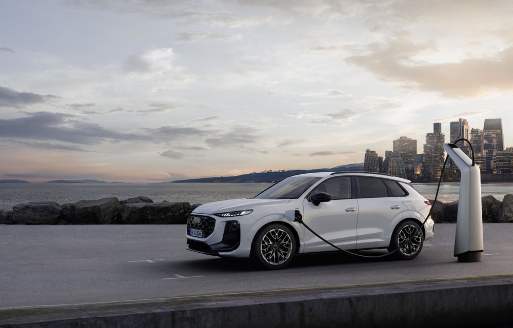 Noul Audi Q3 este aici: selector de viteză mutat pe volan și motorizări electrificate - Poza 12