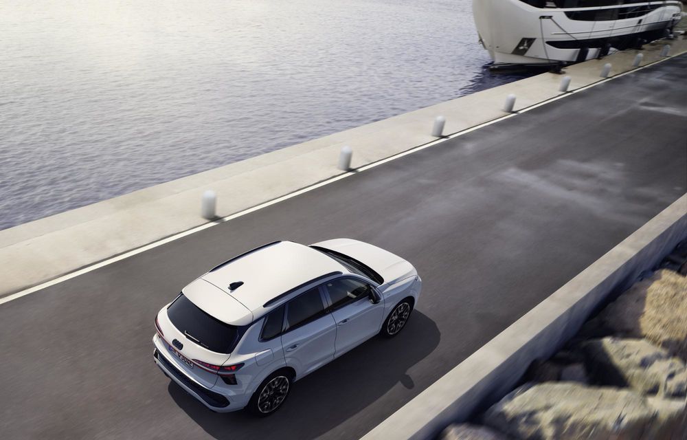 Noul Audi Q3 este aici: selector de viteză mutat pe volan și motorizări electrificate - Poza 37
