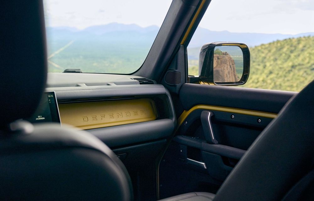 Ediție specială pentru Land Rover Defender 110: omagiu adus competiției Camel Trophy - Poza 24