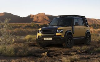 Ediție specială pentru Land Rover Defender 110: omagiu adus competiției Camel Trophy