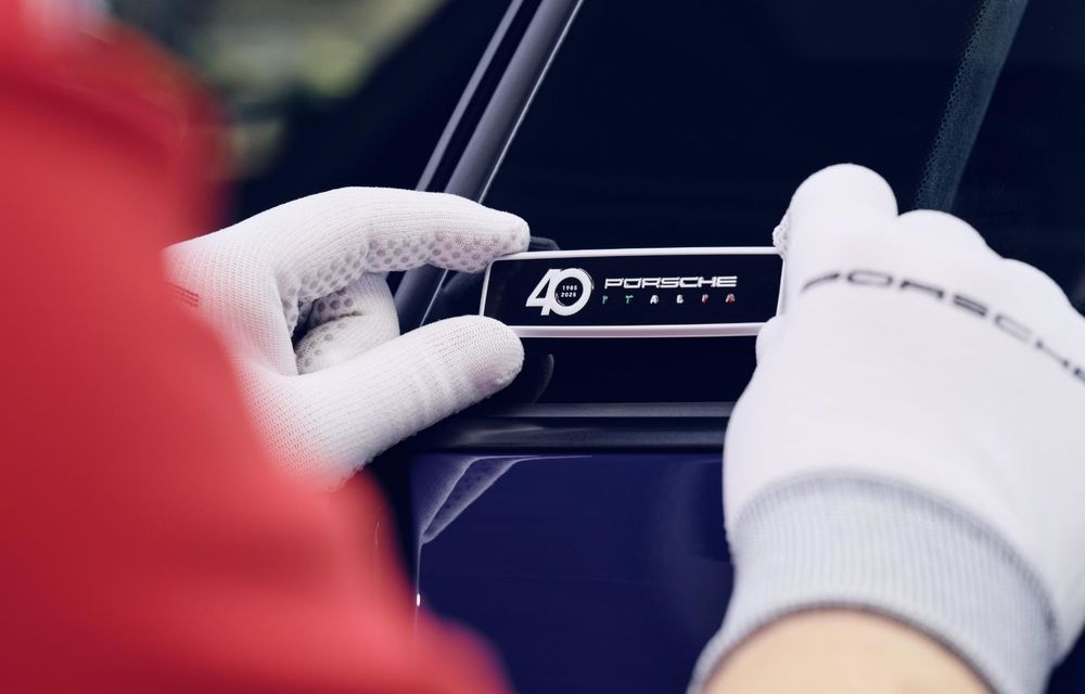 Porsche sărbătorește 40 de ani de prezență în Italia cu ediții speciale pentru 911 și Taycan - Poza 6