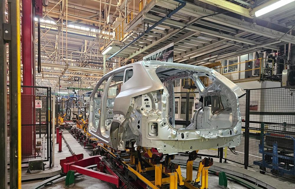 Producția auto națională: scăderi pentru uzina Dacia de la Mioveni - Poza 1