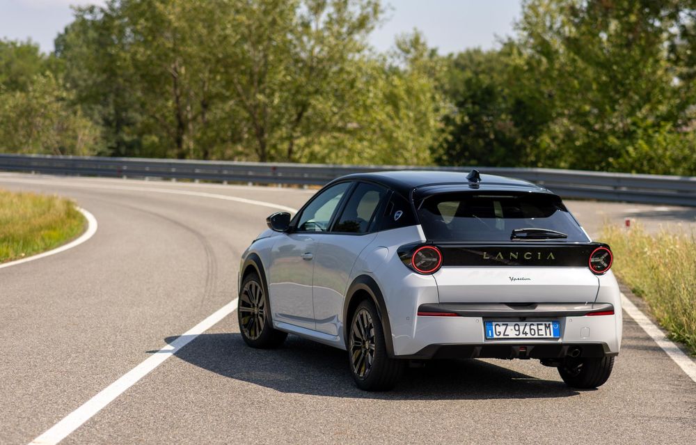 Noua Lancia Ypsilon HF: hot hatch electric cu 280 cai putere - Poza 24