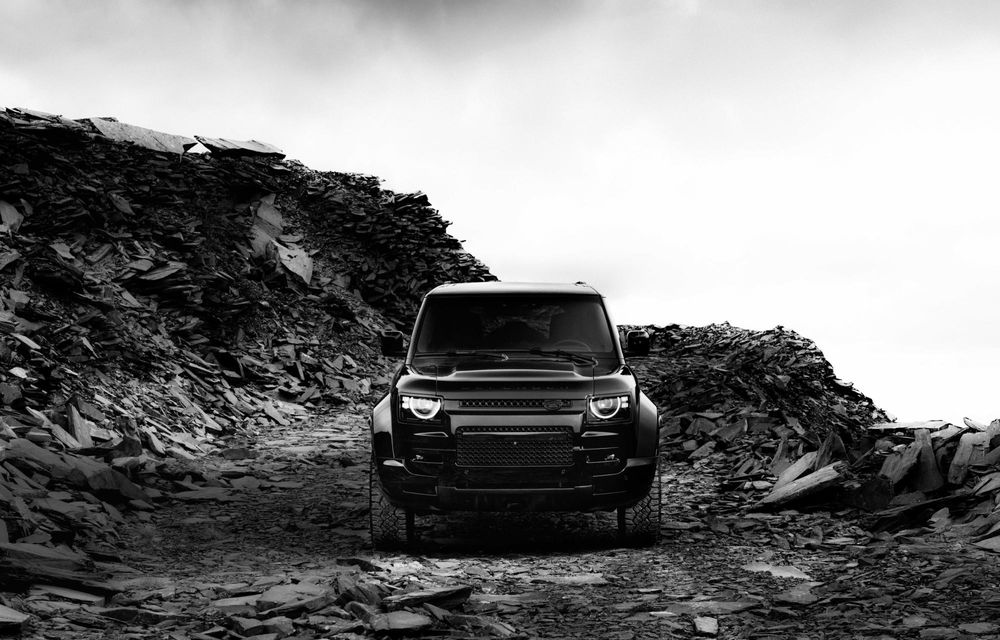 Încă un Land Rover negru: noul Defender OCTA Black - Poza 2