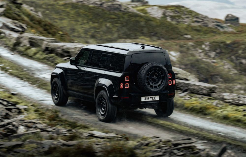 Încă un Land Rover negru: noul Defender OCTA Black - Poza 6