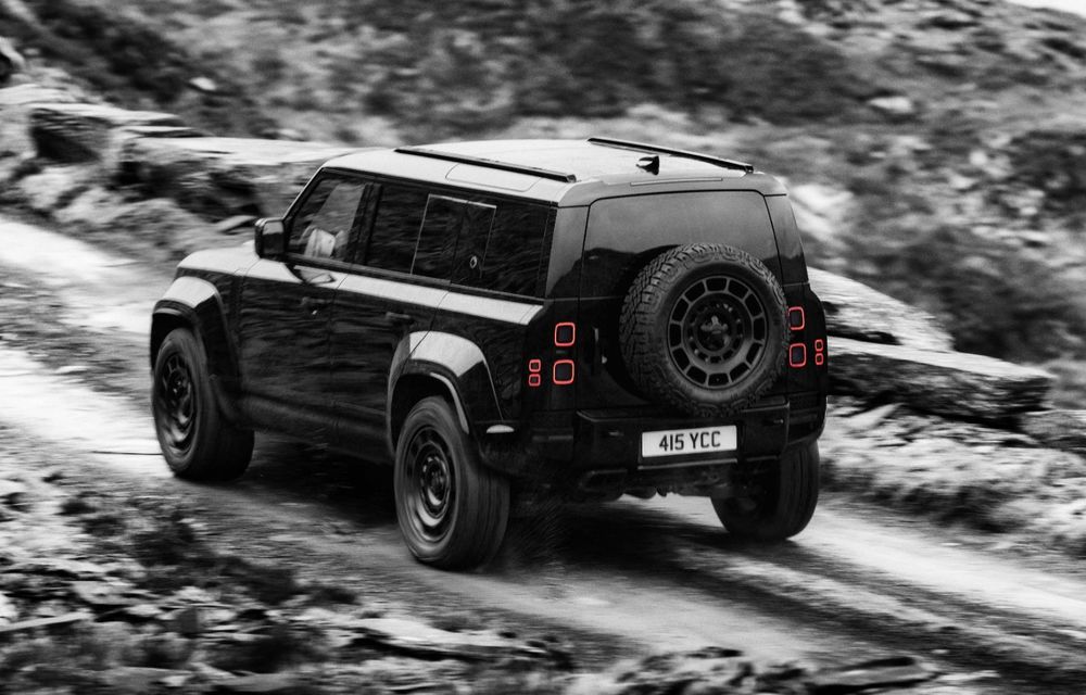Încă un Land Rover negru: noul Defender OCTA Black - Poza 7