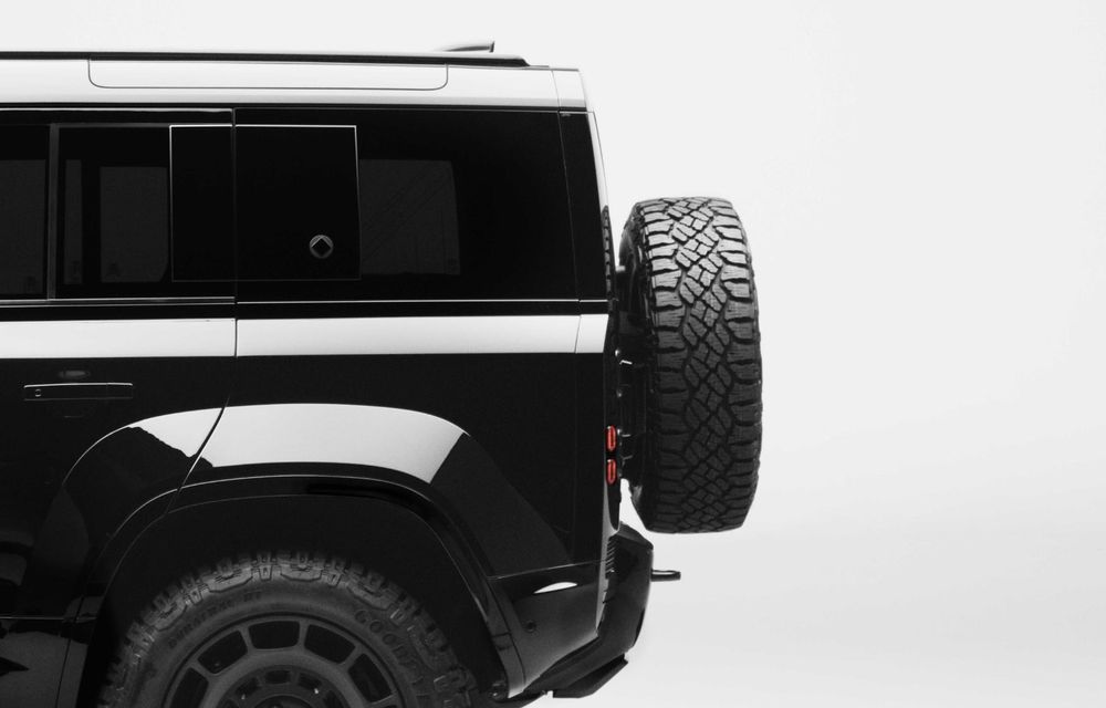 Încă un Land Rover negru: noul Defender OCTA Black - Poza 15