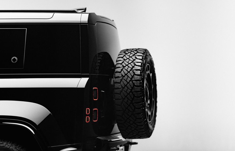 Încă un Land Rover negru: noul Defender OCTA Black - Poza 16
