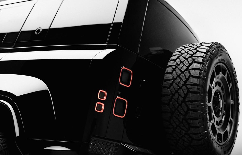 Încă un Land Rover negru: noul Defender OCTA Black - Poza 17